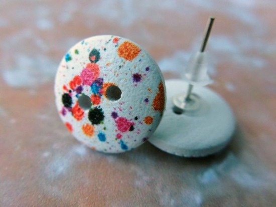 Preview: Holzknopf Ohrstecker Punkte Spritzer Kleckse